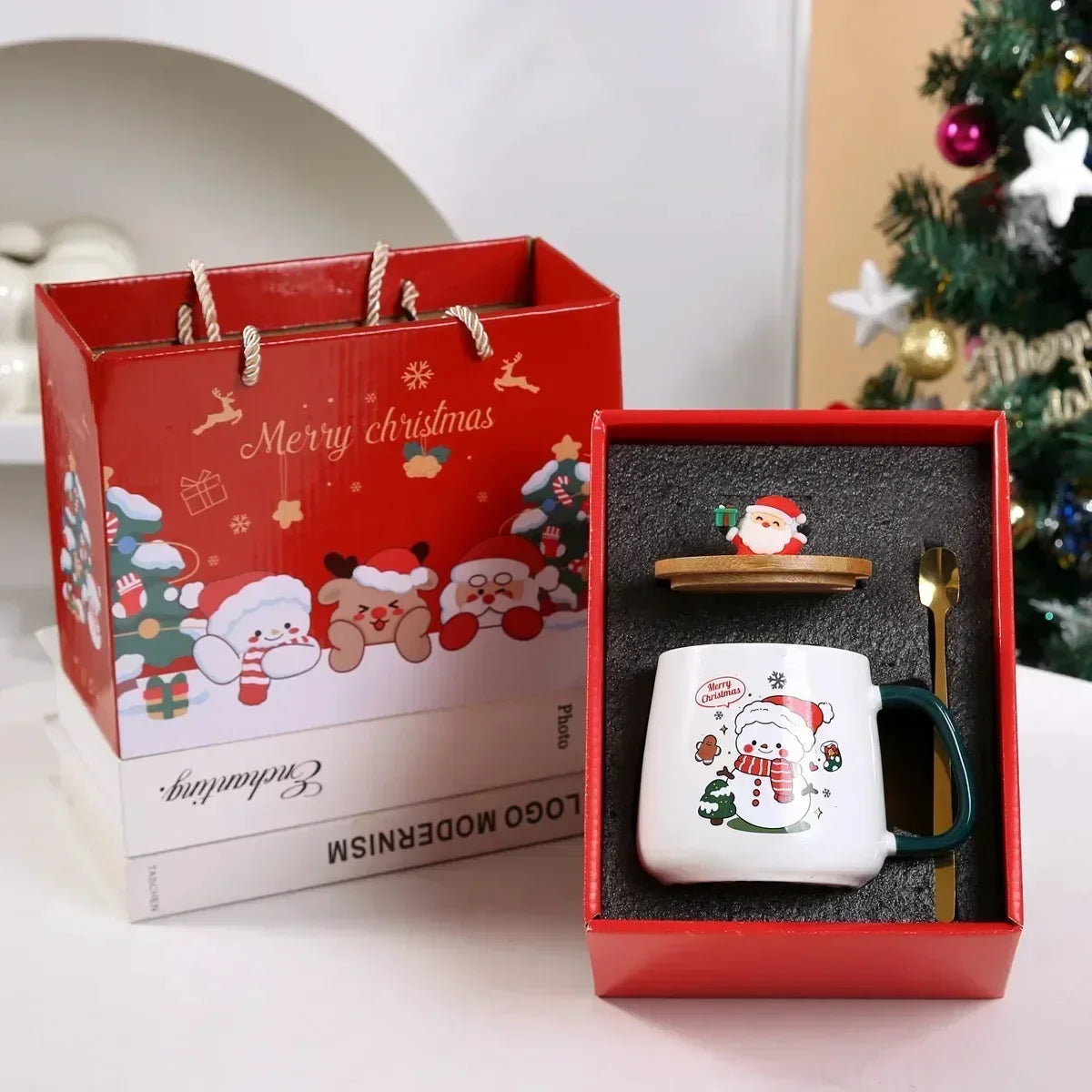 Santa Mug Warmer Gift Set – Ceramic Mug with Lid, Spoon & 55°C Warming Coaster