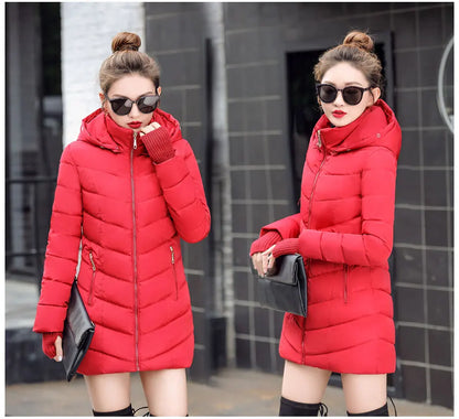 Langer wattierter Damen-Wintermantel mit Kapuze