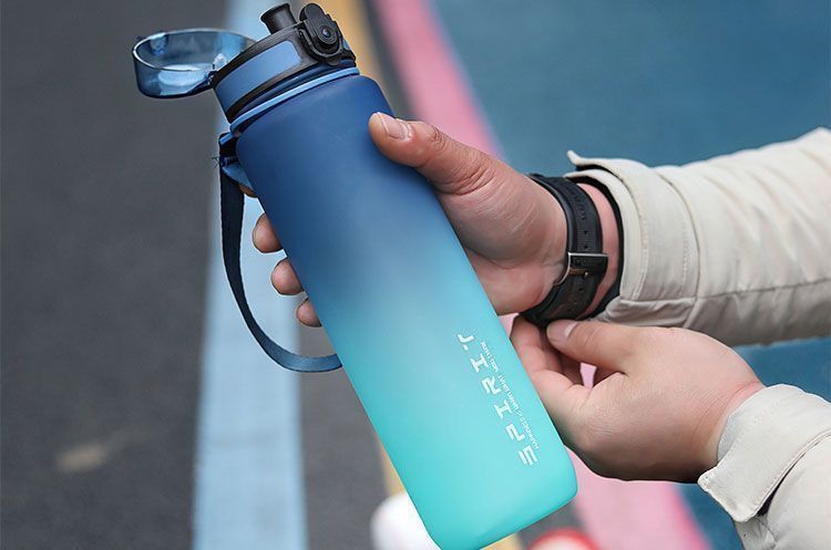 Large Capacity Sports Water Bottle – Portable, Heat-Resistant, 500ml–1000ml
