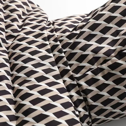 Gesteppte Damenjacke mit Kapuze, Reißverschluss und Taschen