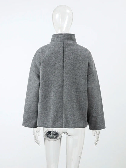 Lockere Damenjacke mit Rundhalsausschnitt und Taschen