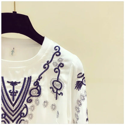 Bestickte Bluse mit Puffärmeln