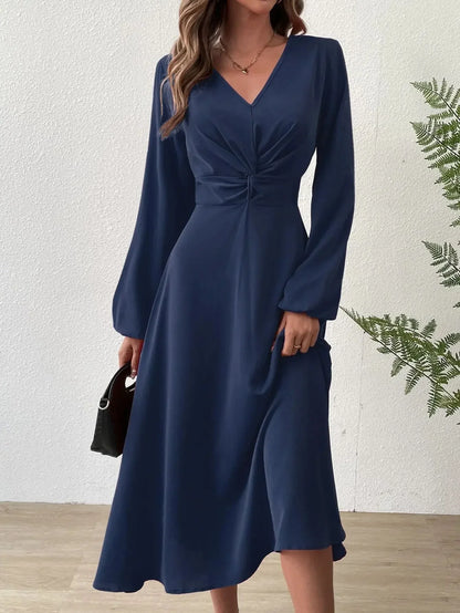 Vestido largo de mujer con cuello en V