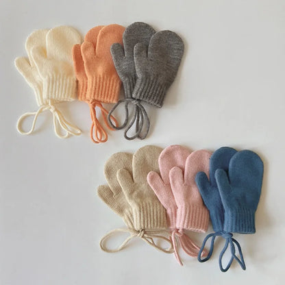 Strickfäustlinge für Babys mit Kordel – Fäustlinge aus Wollmischung für Kleinkinder (Alter 1–4)