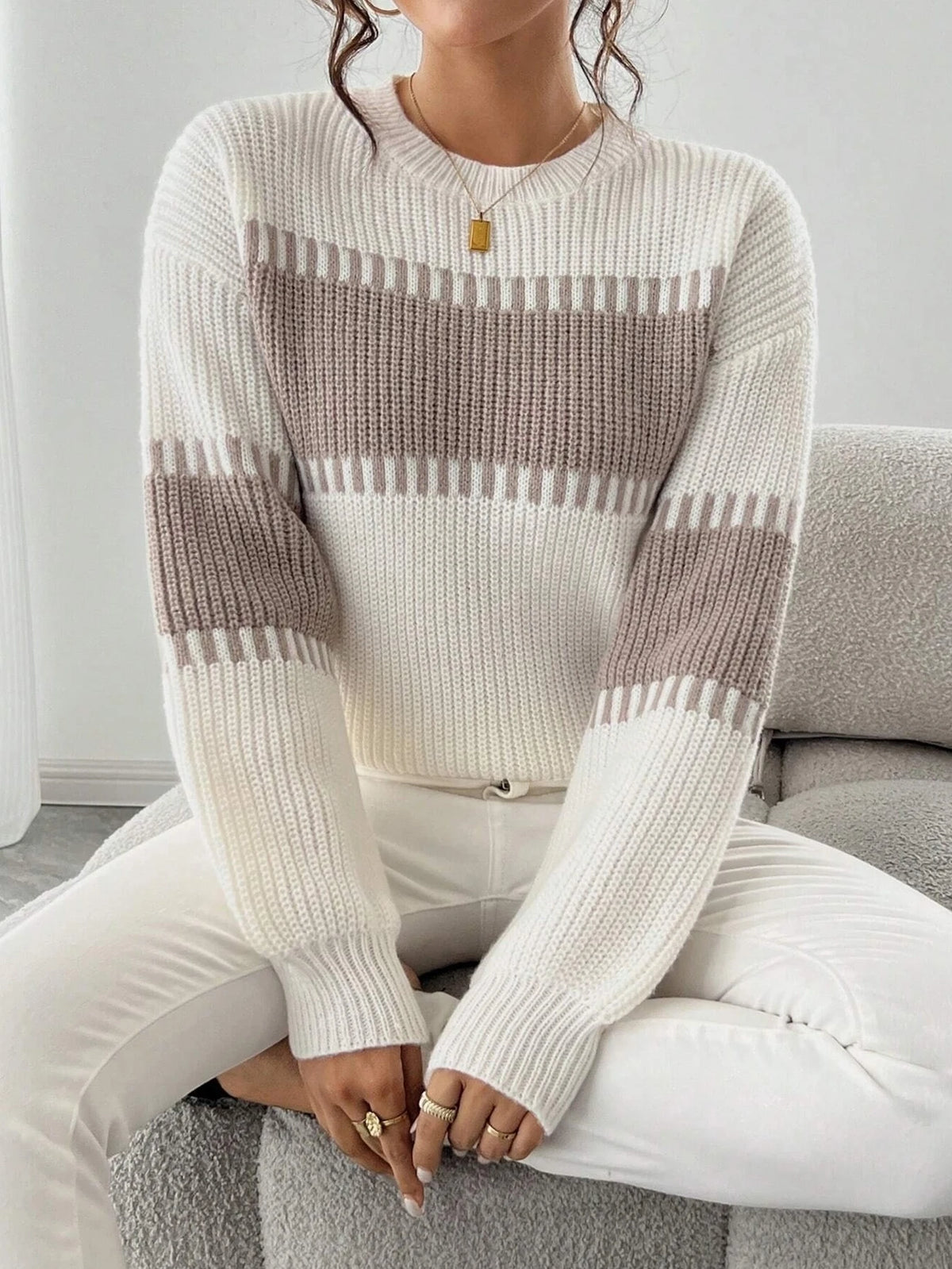 New Autumn and Winter Niche Knit Cardigan for Women, Designed in a Lazy Style, Khaki Straight-Cut Round-Neck Pullover, Casual and Elegant Autumn/Winter Top, Basic Versatile Style for Urban Commuting, Stylish and Fashionable C