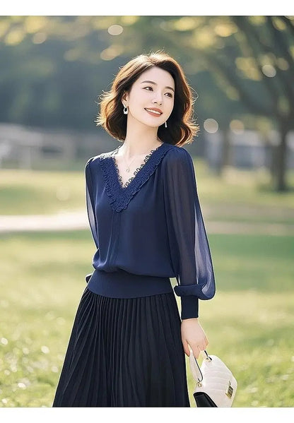 Blusa de manga larga con cuello en V y panel de encaje