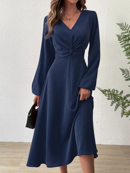 Vestido largo de mujer con cuello en V
