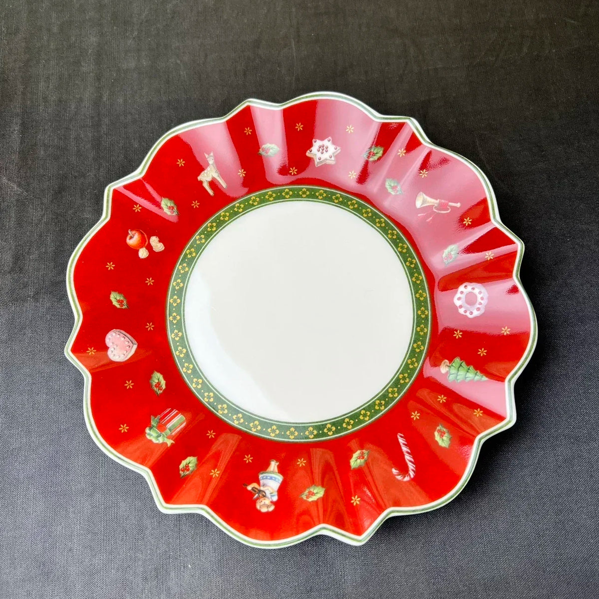 Christmas Ceramic Tableware – Mugs, Plates & Dishes