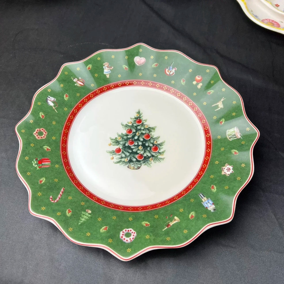 Christmas Ceramic Tableware – Mugs, Plates & Dishes