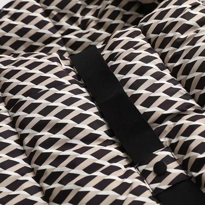 Gesteppte Damenjacke mit Kapuze, Reißverschluss und Taschen