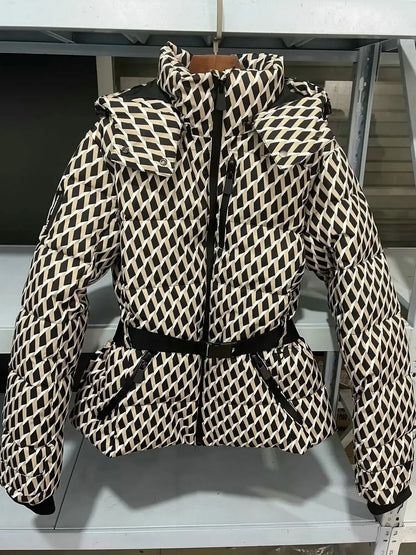 Gesteppte Damenjacke mit Kapuze, Reißverschluss und Taschen