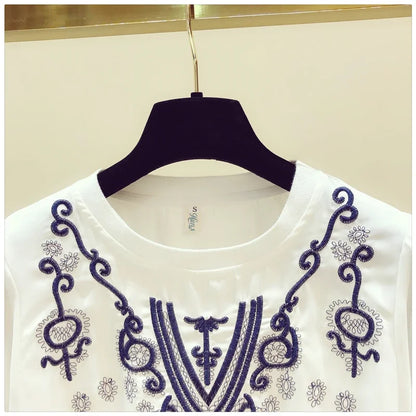Bestickte Bluse mit Puffärmeln