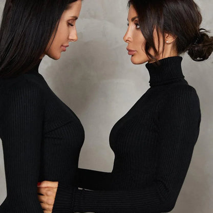 Abito midi aderente nero con collo alto da donna