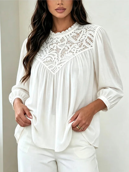 Chiffonbluse mit Spitzenbesatz und Rüschenkragen