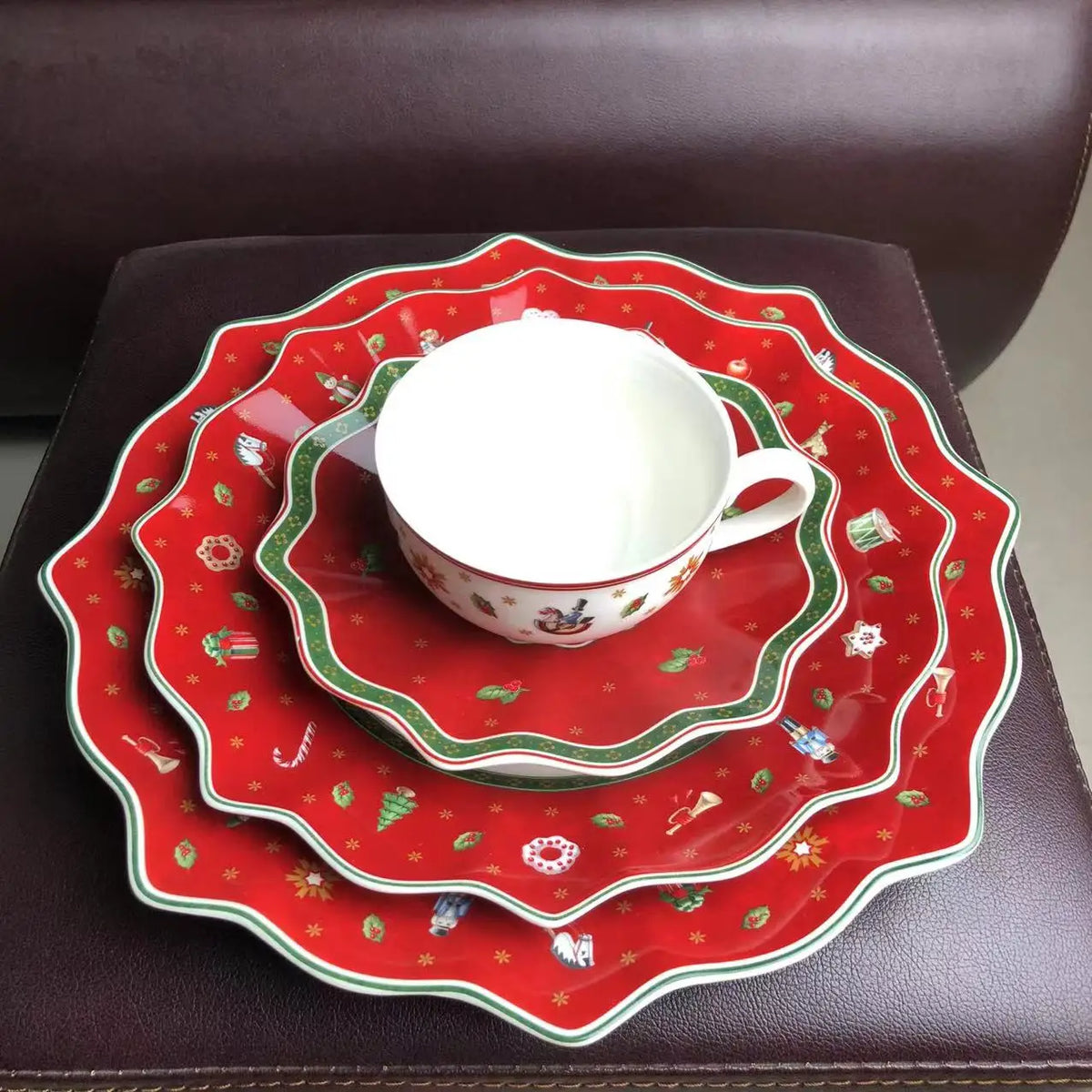 Christmas Ceramic Tableware – Mugs, Plates & Dishes