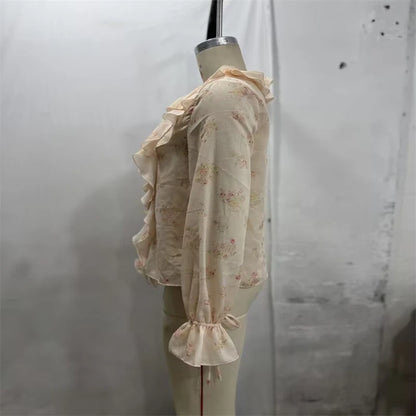 Chiffonbluse mit Blumenmuster, Rüschen und V-Ausschnitt