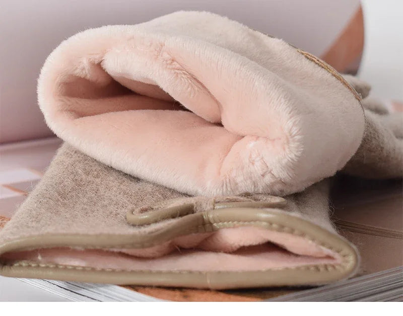 Women's Cashmere-Style Touchscreen Gloves with Bow