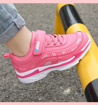 Zapatillas deportivas impermeables para niñas, zapatillas casual de cuero rosa transpirables, a la moda, antideslizantes, ligeras para niños.