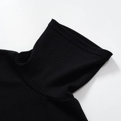 Abito midi aderente nero con collo alto da donna