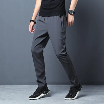 Leichte Herren-Freizeithose mit geradem Bein