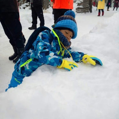 Kinder-Set aus kapuzenreifer Skijacke und Schneehose