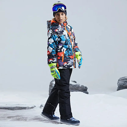Kinder-Set aus kapuzenreifer Skijacke und Schneehose