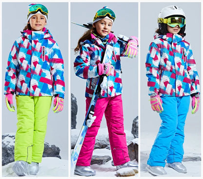 Kinder-Set aus kapuzenreifer Skijacke und Schneehose