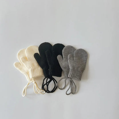 Strickfäustlinge für Babys mit Kordel – Fäustlinge aus Wollmischung für Kleinkinder (Alter 1–4)