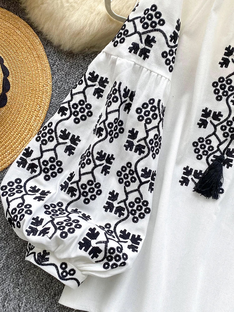 Women Embroidered Blouse Autumn Casual Versatile Lace Up O-neck Lantern Sleeves Retro Heavy Industry Top Female Pullovers BL247