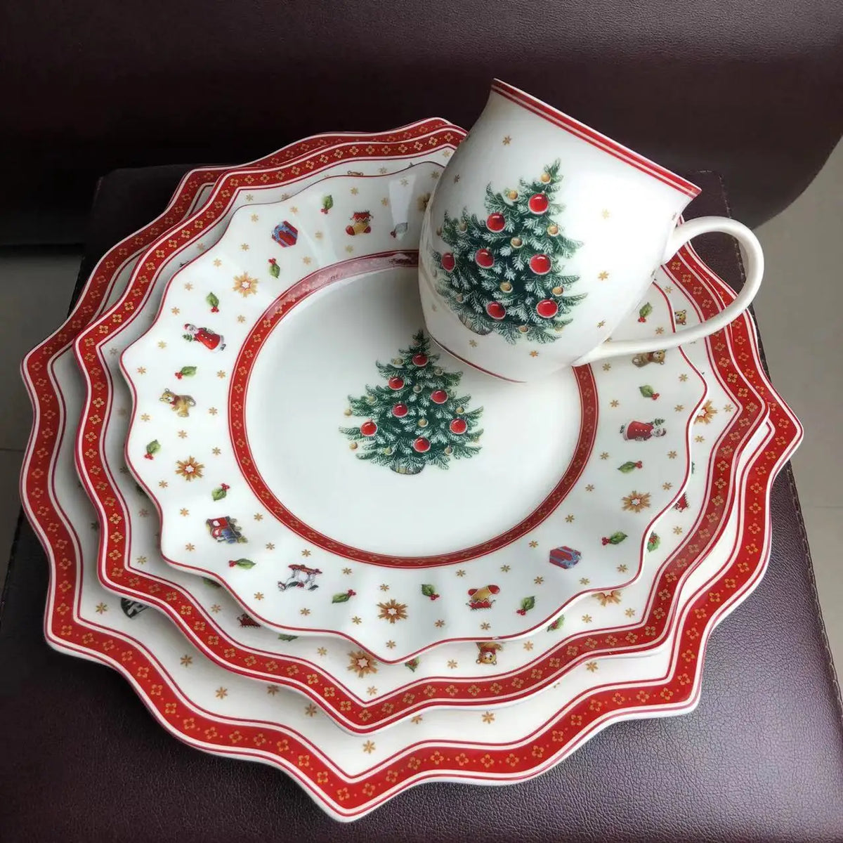 Christmas Ceramic Tableware – Mugs, Plates & Dishes