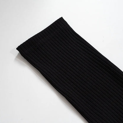 Abito midi aderente nero con collo alto da donna
