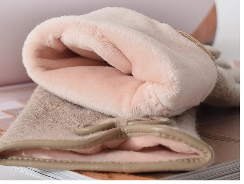 Women's Cashmere-Style Touchscreen Gloves with Bow