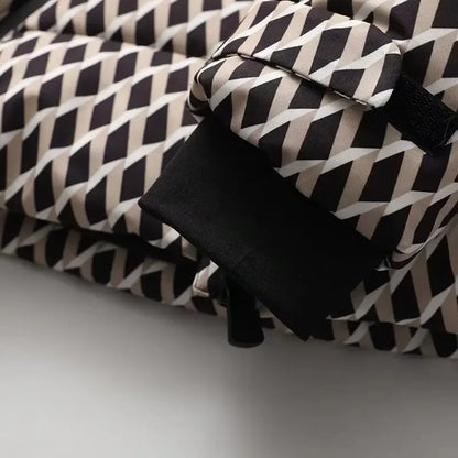 Gesteppte Damenjacke mit Kapuze, Reißverschluss und Taschen