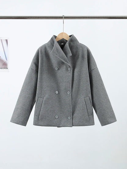 Lockere Damenjacke mit Rundhalsausschnitt und Taschen