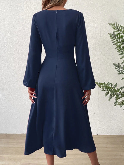 Vestido largo de mujer con cuello en V