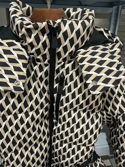 Gesteppte Damenjacke mit Kapuze, Reißverschluss und Taschen
