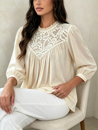 Chiffonbluse mit Spitzenbesatz und Rüschenkragen