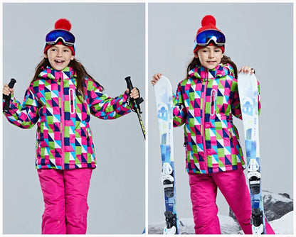 Kinder-Set aus kapuzenreifer Skijacke und Schneehose