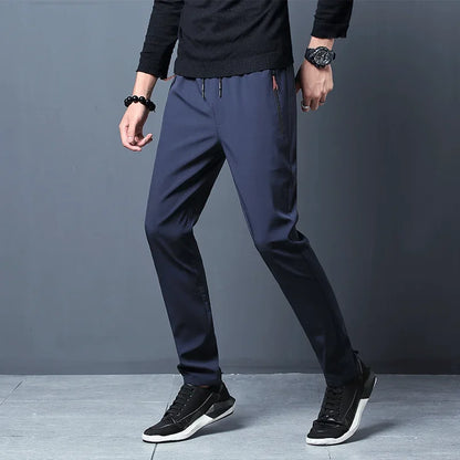 Leichte Herren-Freizeithose mit geradem Bein